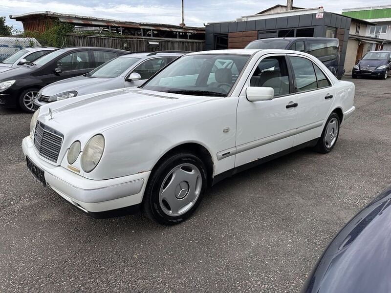 Brugt Mercedes E280 193 HK (141 kW) 1996 Hvid Sedan