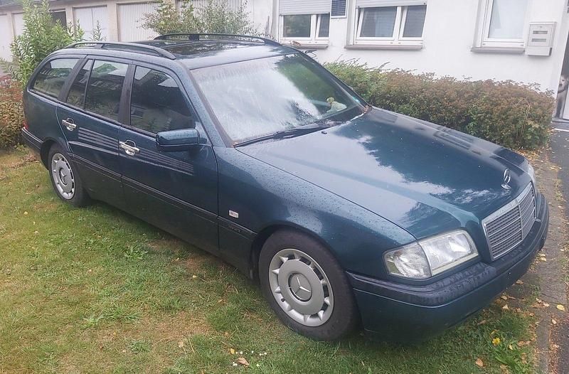 Grün Gebraucht 1996 Mercedes C200 Kombi | 1.600 € (Fairer Preis) - Bild 1/4