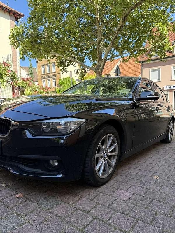 Schwarz Gebraucht 2016 BMW 320 Limousine | 7.850 € (Fairer Preis) - Bild 1/4