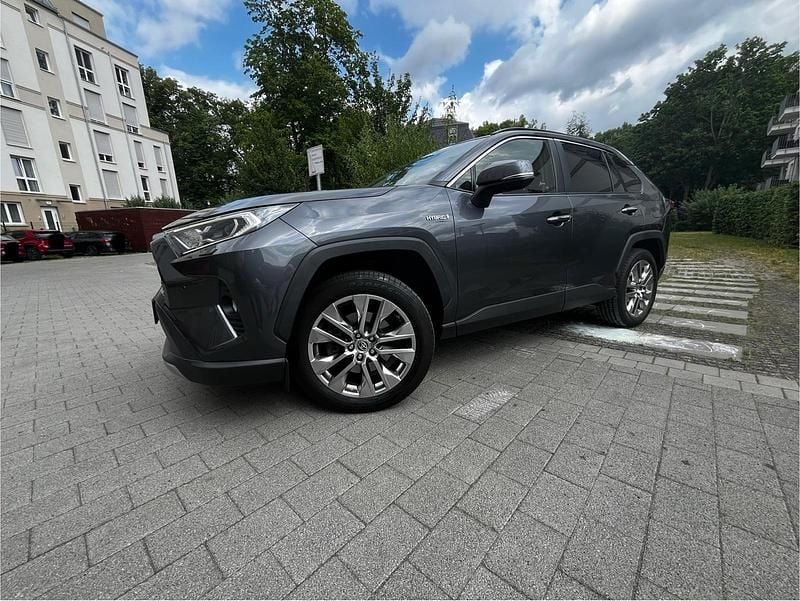 Grau Gebraucht 2020 Toyota RAV4 SUV | 29.998 € - Bild 1/4