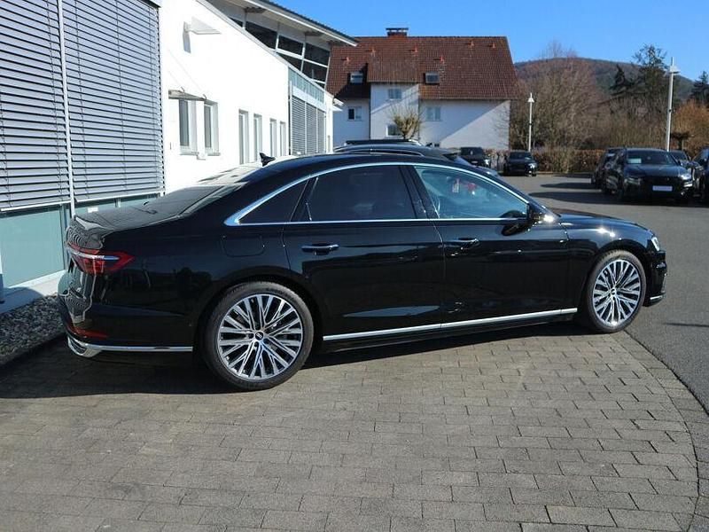 Gebraucht Audi A8 Ambiente 449 PS (330 kW) 2021 Mythosschwarz metallic Limousine