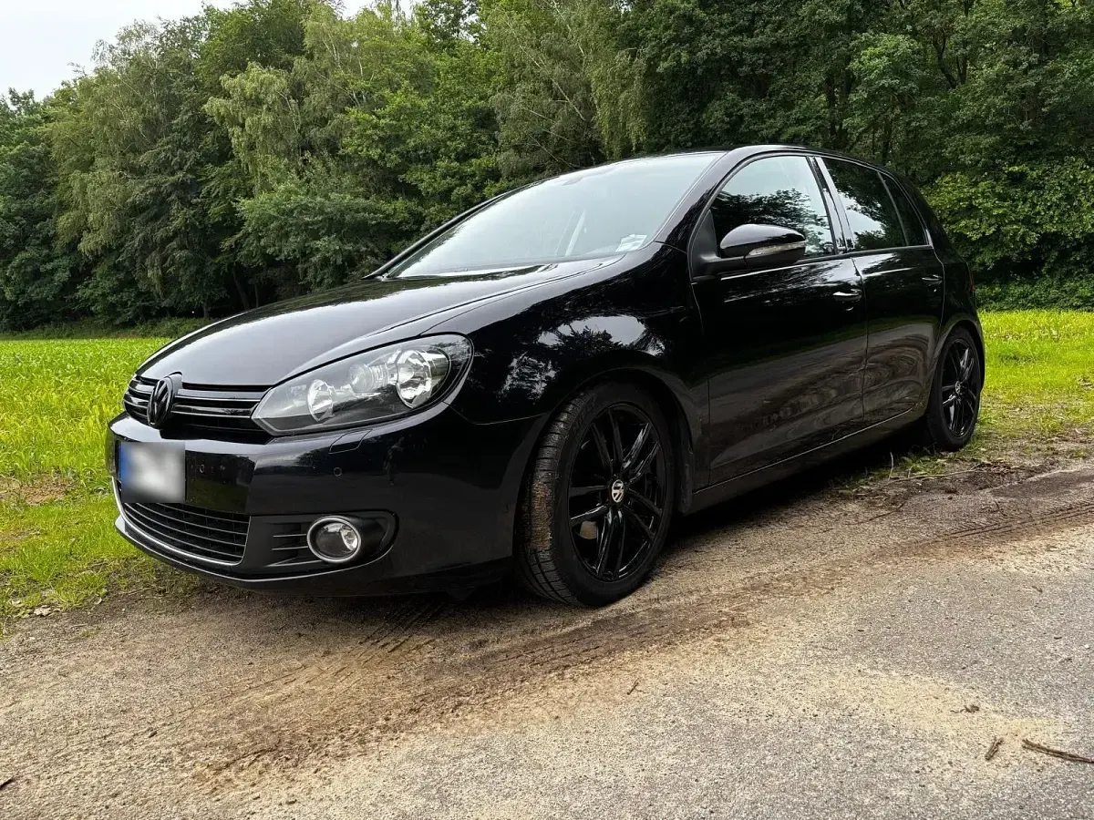 Gebraucht VW Golf VI Style 105 PS (77 kW) 2011 Schwarz Kleinwagen