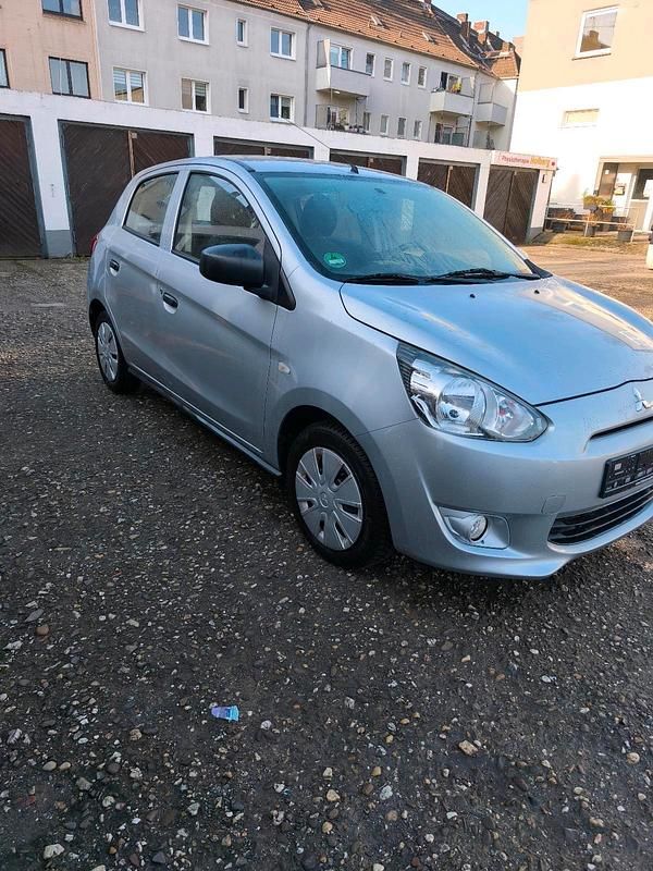 Gebraucht Mitsubishi Space Star 71 PS (52 kW) 2013 Silber Kleinwagen