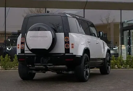 Gebraucht Land Rover Defender HSE Dynamic 350 PS (257 kW) 2026 Grau SUV
