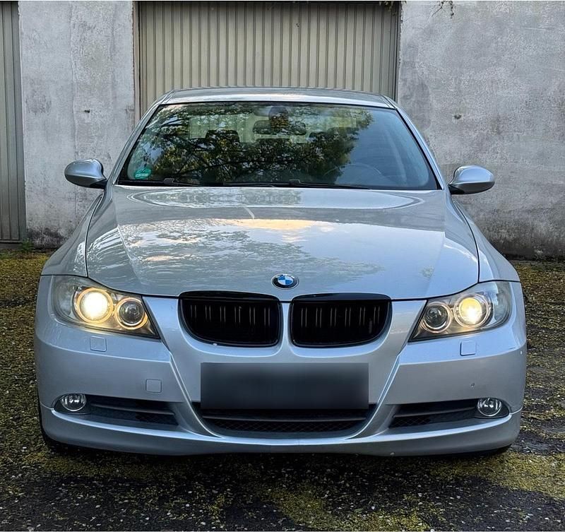 Second-hand BMW 325 218 CP (160 kW) 2006 Argintiu Berlinǎ