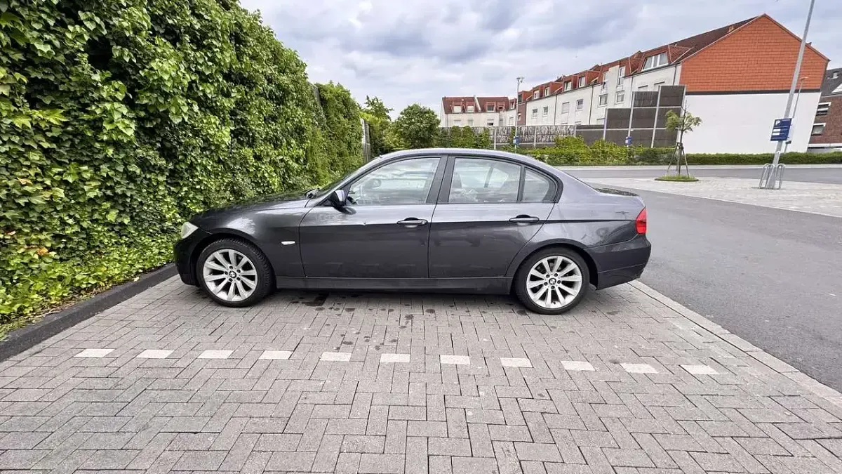 Gebraucht BMW 318 122 PS (89 kW) 2007 Grau Limousine