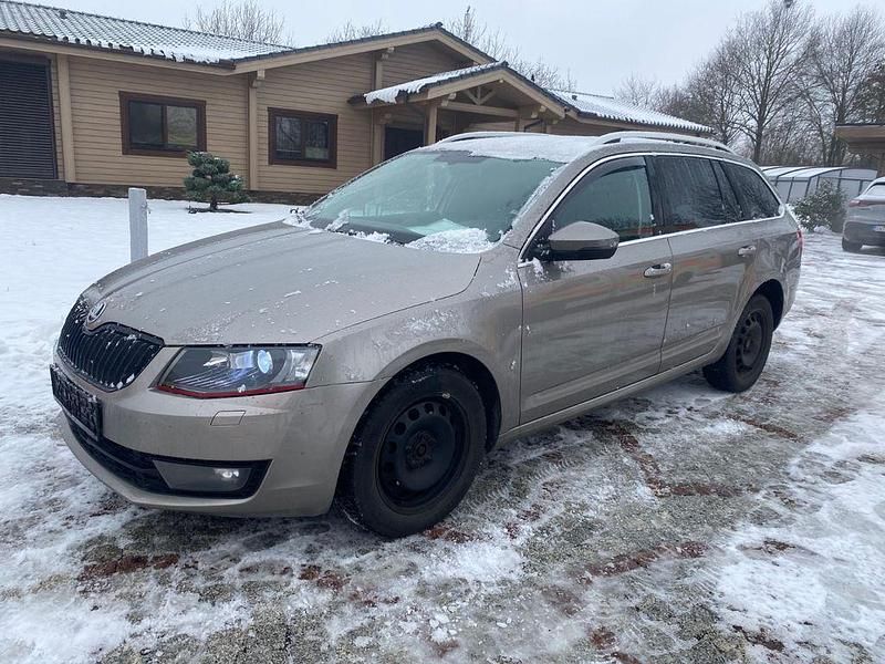 Beige Gebraucht 2016 Skoda Octavia Style Kombi | 6.500 € (Etwas zu teuer) - Bild 1/4