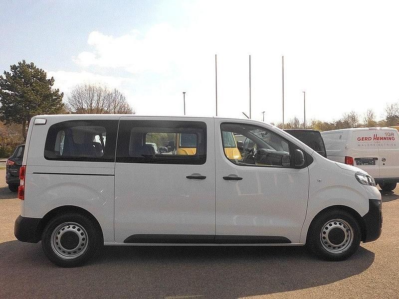 Gebraucht Opel Vivaro 120 PS (88 kW) 2023 Weiß Van / Kleinbus