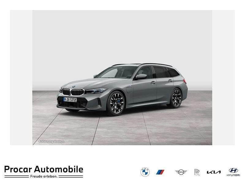 Grau Gebraucht 2024 BMW 330e M Sport Kombi | 48.440 € (Teuer) - Bild 1/4