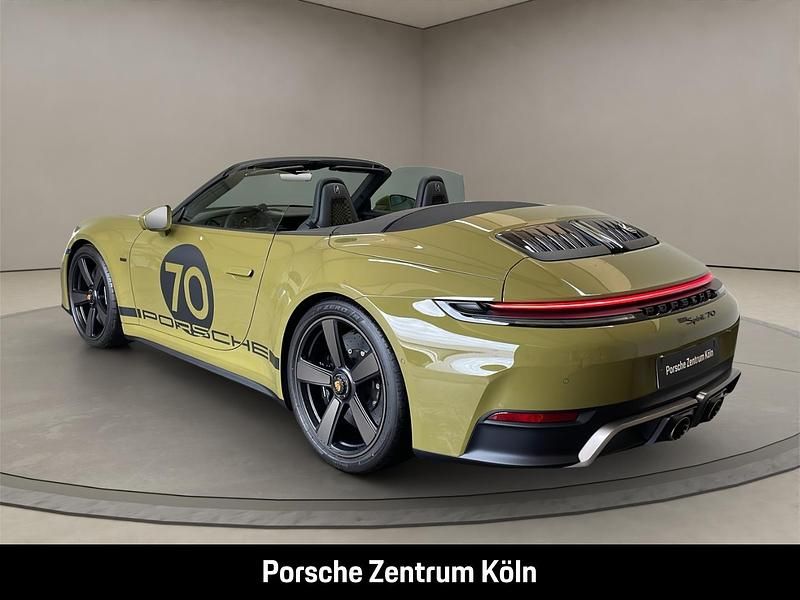 Neu Porsche 992 541 PS (397 kW) 2026 Gruen Cabrio