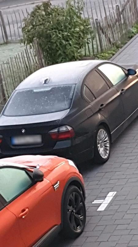 Gebraucht BMW 320 174 PS (127 kW) 2007 Schwarz Limousine