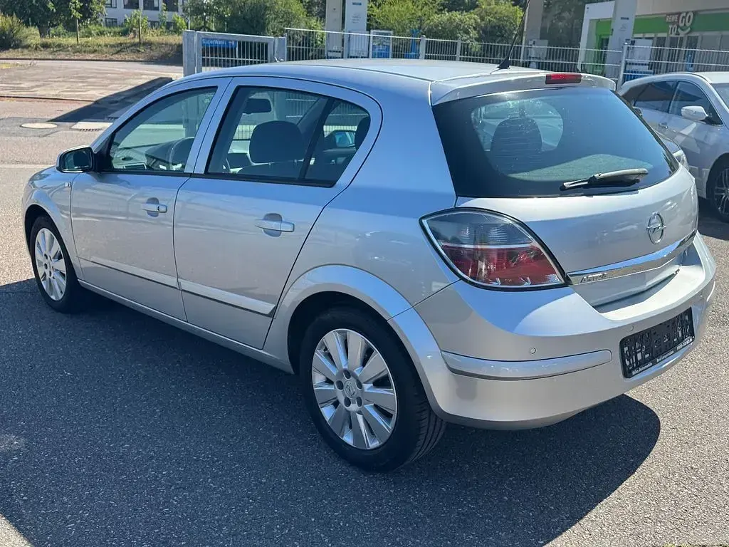 Gebraucht Opel Astra Edition 120 PS (88 kW) 2008 Silber Limousine