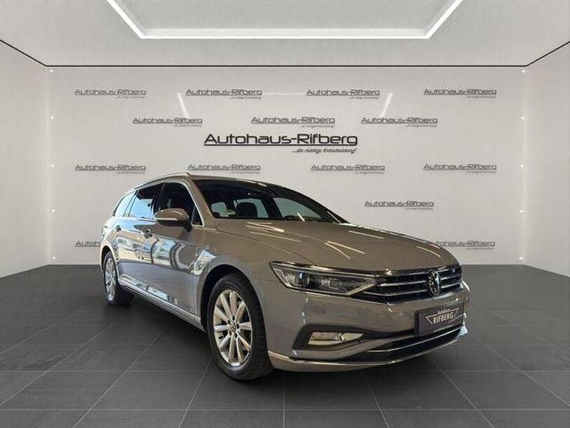 Gebraucht VW Passat Elegance 150 PS (110 kW) 2024 Grau Kombi