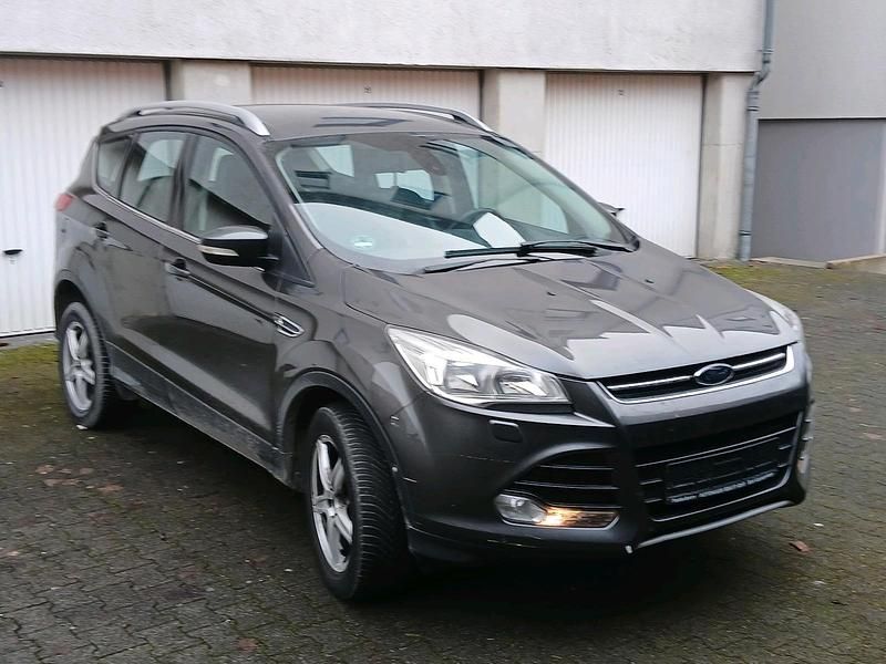 Gebraucht Ford Kuga 163 PS (119 kW) 2014 Grau SUV
