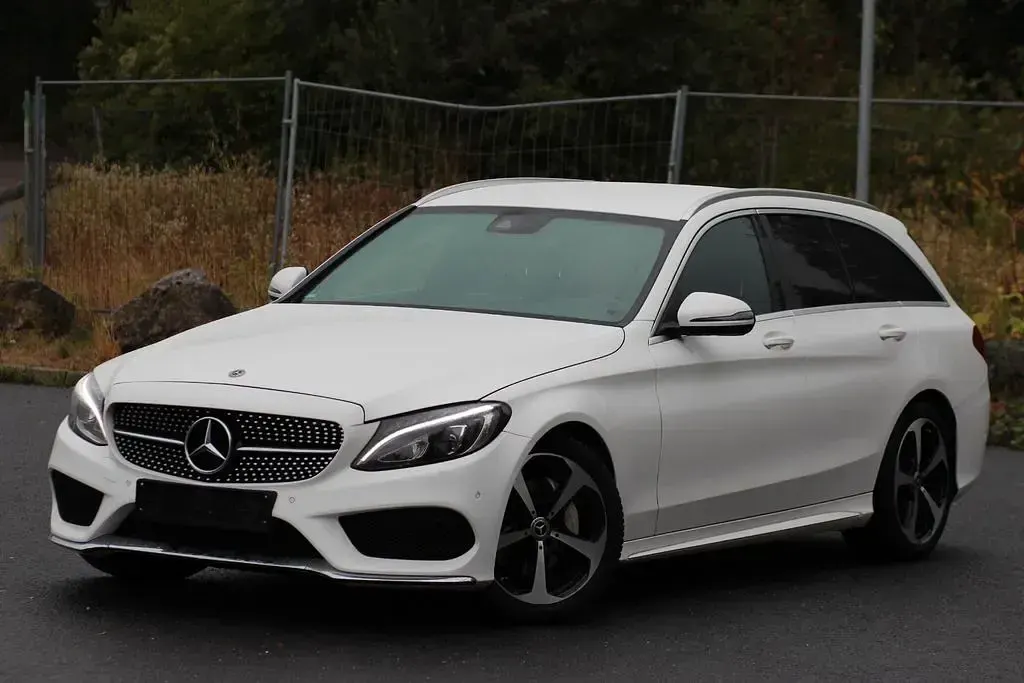 Gebraucht Mercedes C180 AMG line 156 PS (114 kW) 2018 Weiß Kombi