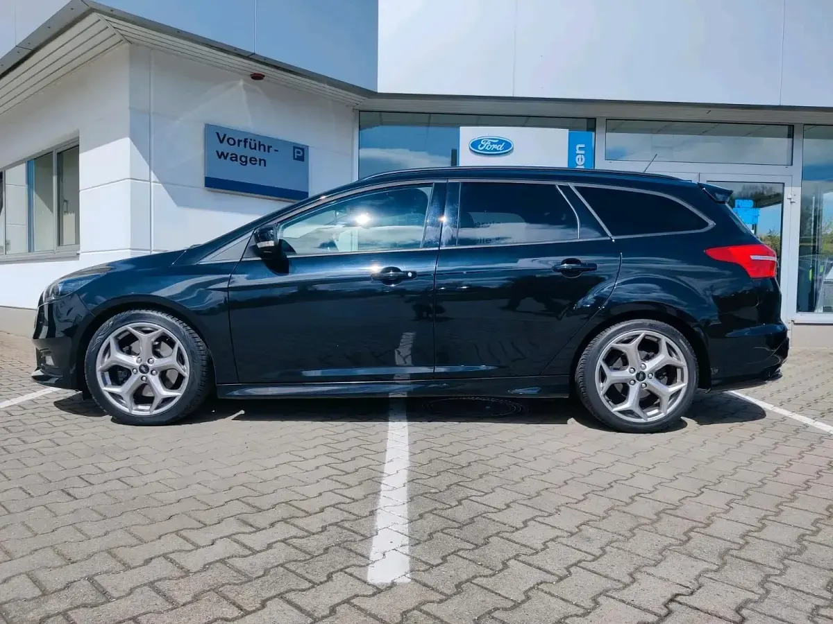 Używany Ford Focus ST 250 KM (183 kW) 2018 Czarny Kombi