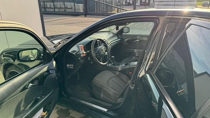 Gebraucht Mercedes E220 136 PS (100 kW) 2007 Schwarz Limousine