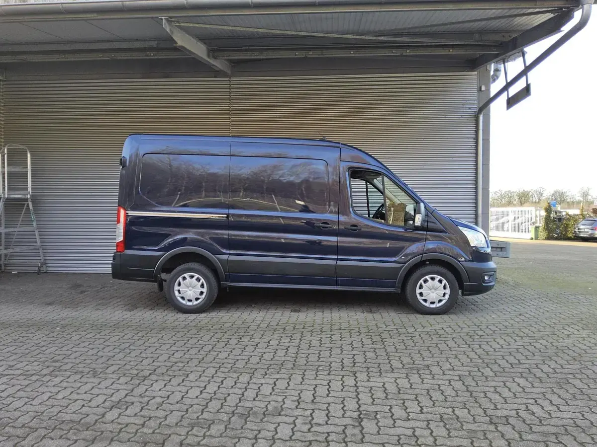 Używany Ford Transit Trend 131 KM (96 kW) 2021 Niebieski Sedan/Limuzyna