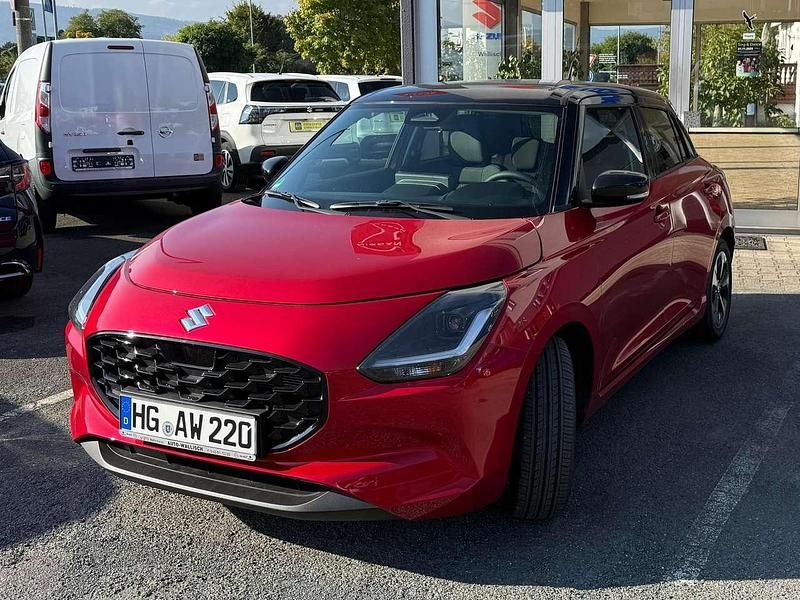 Neu Suzuki Swift Comfort+ 83 PS (61 kW) 2025 Rot Kleinwagen