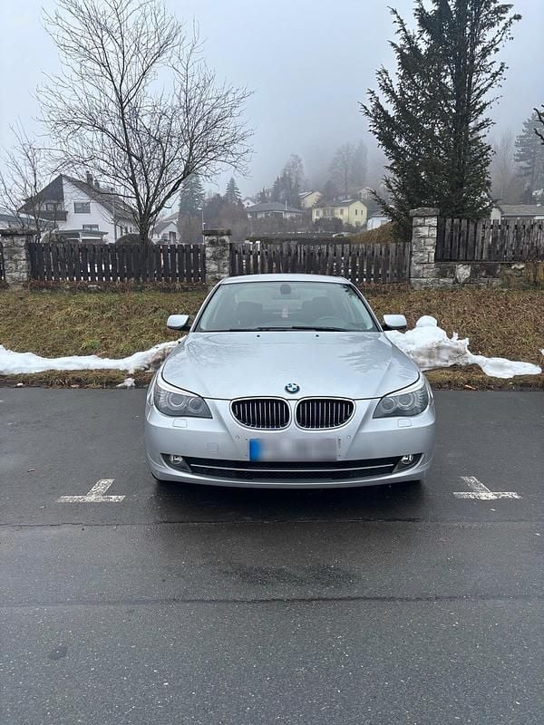 Gebraucht BMW 523 190 PS (139 kW) 2007 Silber Limousine