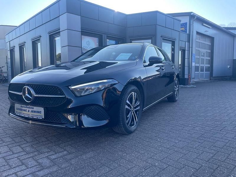 Schwarz Gebraucht 2024 Mercedes A250 Limousine | 27.500 € (Guter Preis) - Bild 1/4