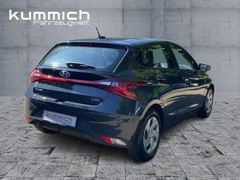 Gebraucht Hyundai i20 Select 101 PS (74 kW) 2023 Aurora grey Limousine