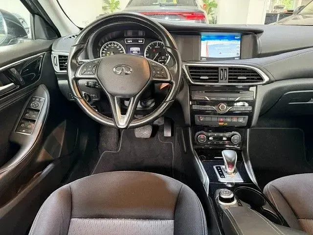 Gebraucht Infiniti Q30 109 PS (80 kW) 2017 Grau SUV