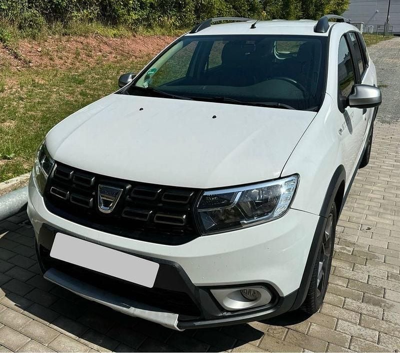 Weiß Gebraucht 2017 Dacia Logan MCV Lauréate Limousine | 7.990 € (Teuer) - Bild 1/4