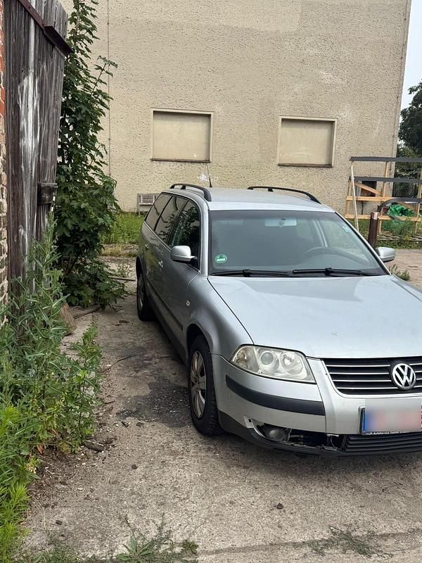 Silber Gebraucht 2003 VW Passat Kombi | 500 € (Superpreis) - Bild 1/4