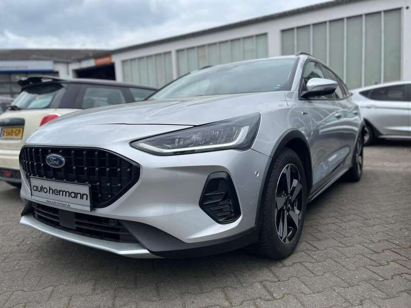 Polarsilber metallic Gebraucht 2024 Ford Focus Active Kombi | 25.990 € (Fairer Preis) - Bild 1/4