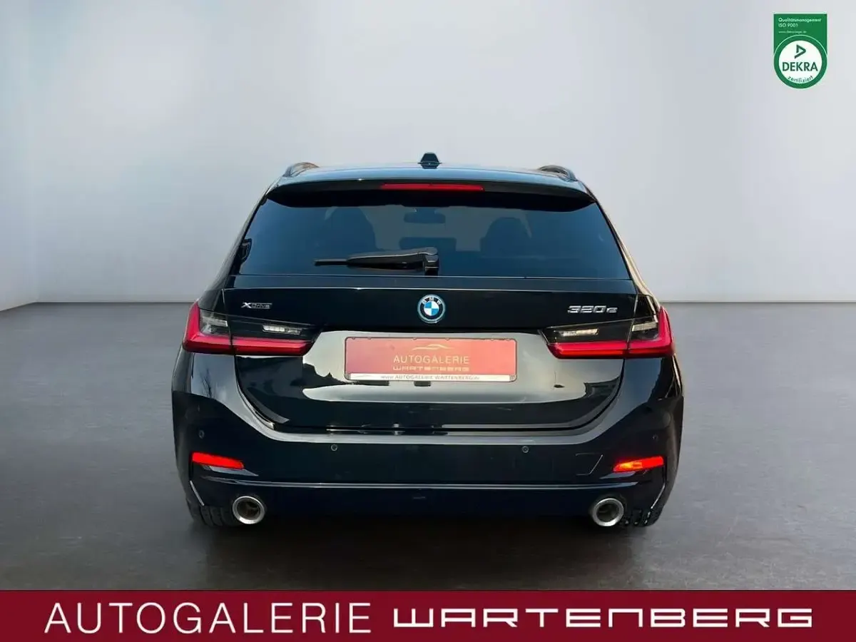 Gebraucht BMW 320e Sport Line 204 PS (150 kW) 2022 Schwarz Kombi