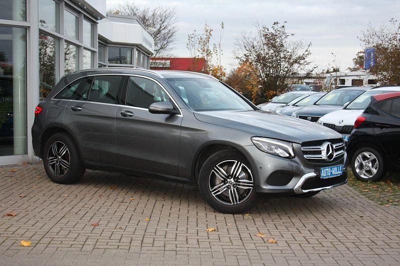 Grau Gebraucht 2016 Mercedes GLC250 SUV | 25.950 € (Fairer Preis) - Bild 1/4