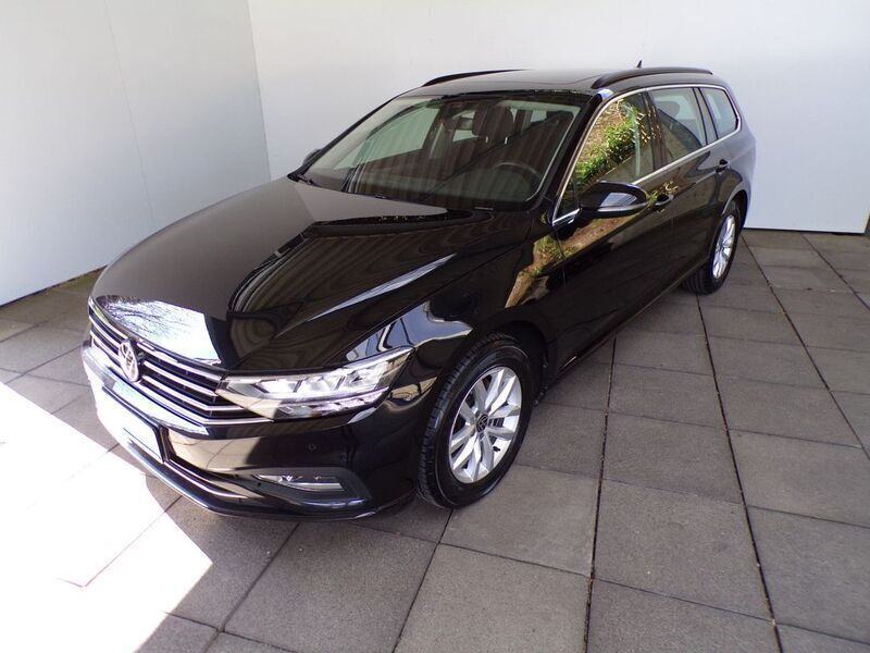 Gebraucht VW Passat S 150 PS (110 kW) 2022 Schwarz Kombi