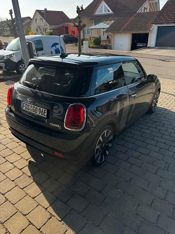 Second-hand Mini Cooper SE 135 kW (184 CP) 2020 Negru Hatchback