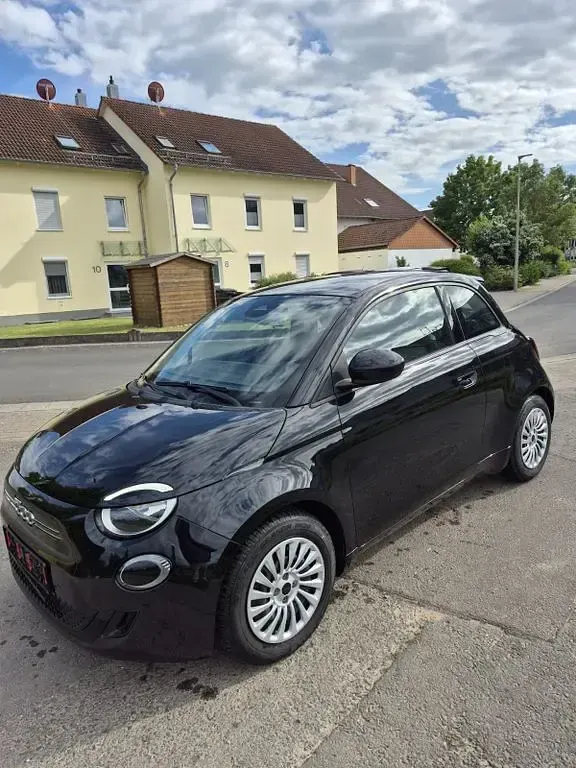 Gebraucht Fiat 500e Action 69 kW (95 PS) 2022 Schwarz Limousine