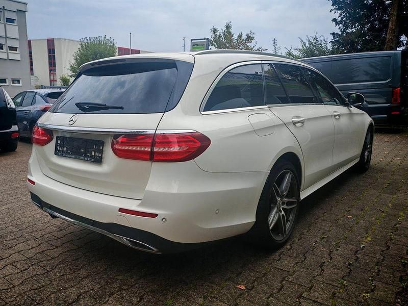 Gebraucht Mercedes E220 AMG line 194 PS (142 kW) 2017 Weiß Limousine