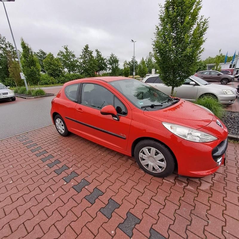 Gebraucht Peugeot 207 90 PS (66 kW) 2008 Rot Limousine