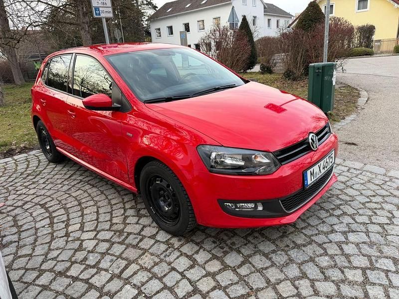 Gebraucht VW Polo Life 90 PS (66 kW) 2014 Rot Kleinwagen