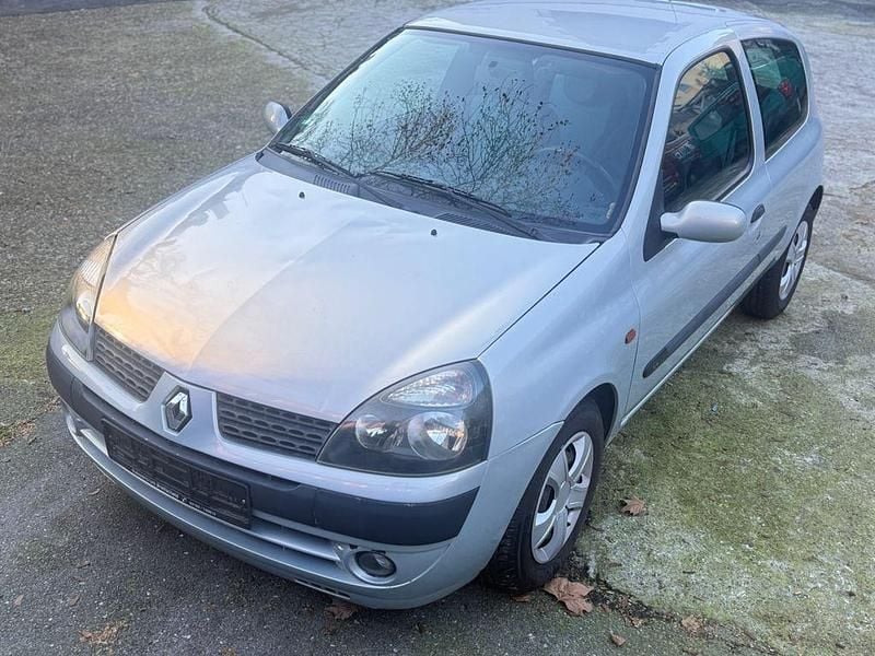 Gebraucht Renault Clio II Authentique 75 PS (55 kW) 2002 Silber Limousine