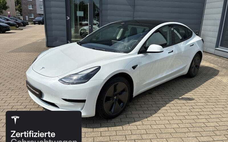 Weiß Gebraucht 2021 Tesla Model 3 Limousine | 26.600 € (Etwas zu teuer) - Bild 1/4