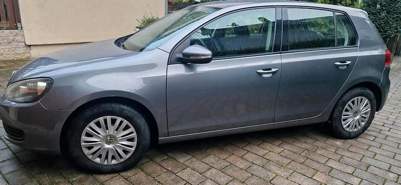 Grau Gebraucht 2009 VW Golf VI Kleinwagen | 4.000 € (Teuer) - Bild 1/4
