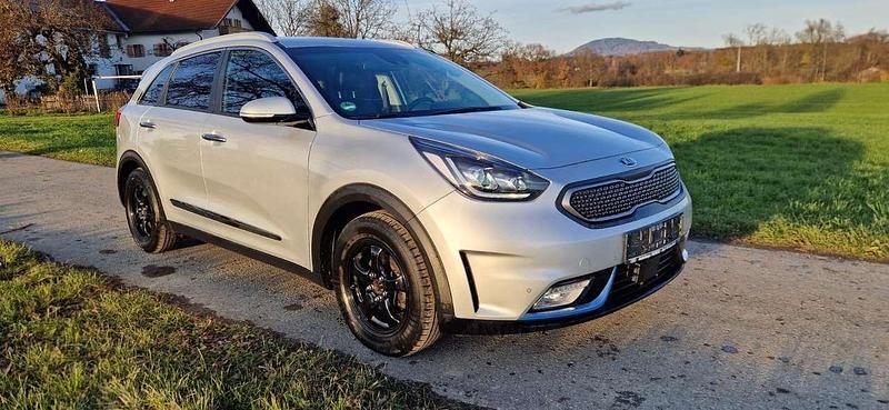 Gebraucht Kia Niro Spirit 105 PS (77 kW) 2018 (4ss) seidensilber met. SUV