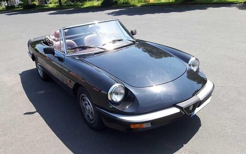 Gebraucht Alfa Romeo Spider 126 PS (92 kW) 1985 Schwarz Cabrio