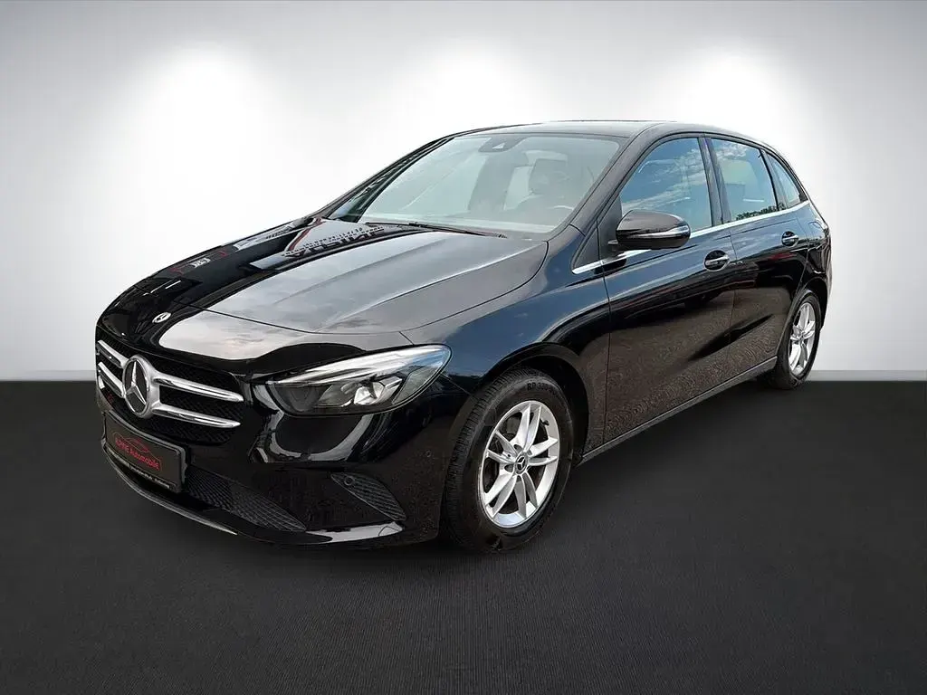 Gebraucht Mercedes B180 Business 116 PS (85 kW) 2019 Schwarz Kleinwagen