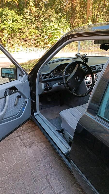 Usata Mercedes E250 1988 Nero Utilitaria