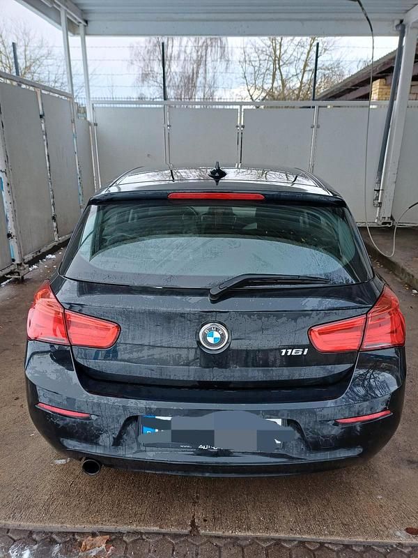 Gebraucht BMW 116 109 PS (80 kW) 2015 Schwarz Kleinwagen
