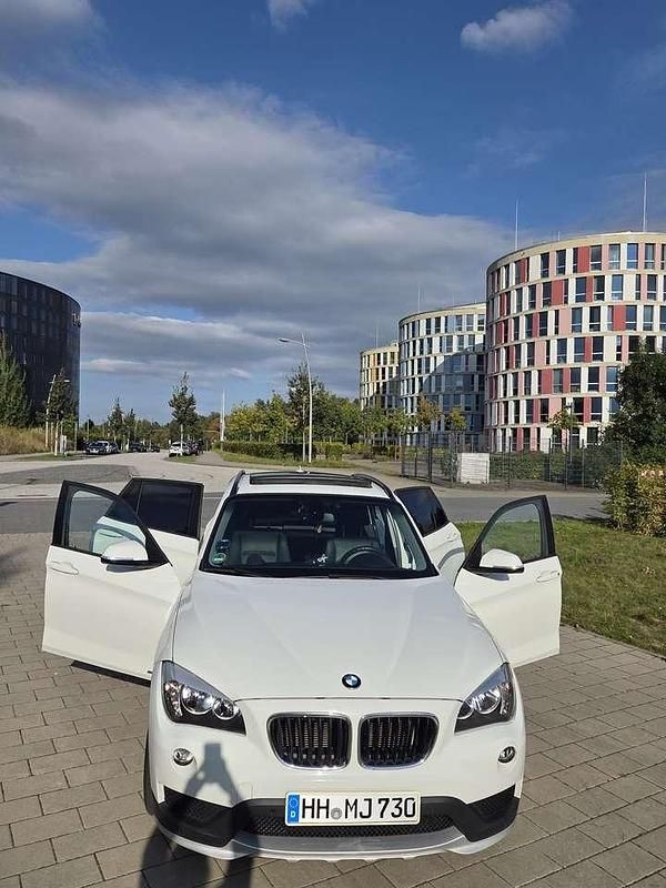 Weiß Gebraucht 2015 BMW X1 Sport Line SUV | 17.400 € (Etwas zu teuer) - Bild 1/4