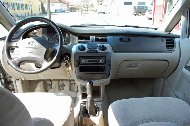 Gebraucht Hyundai Trajet GLS 113 PS (83 kW) 2006 Silber Van / Kleinbus