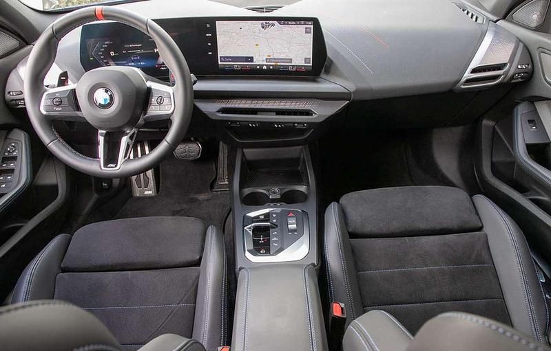 Gebraucht BMW M135 300 PS (220 kW) 2025 M portimao blau metallic Kleinwagen