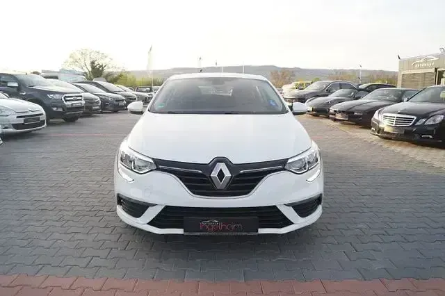 Gebraucht Renault Mégane Play 101 PS (74 kW) 2018 Weiss Limousine